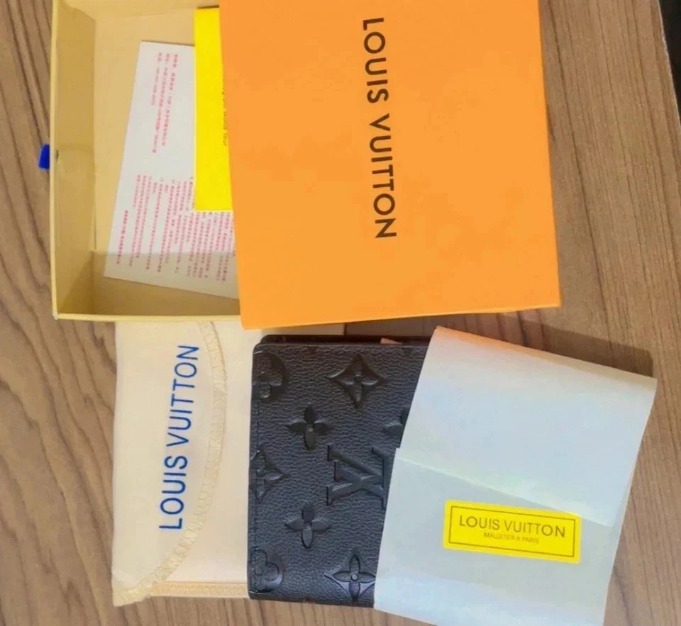 Louis Vuitton Black Men's Monogram Multiple Fold Wallet Louis Vuitton Black Men's Monogram Multiple Fold Wallet