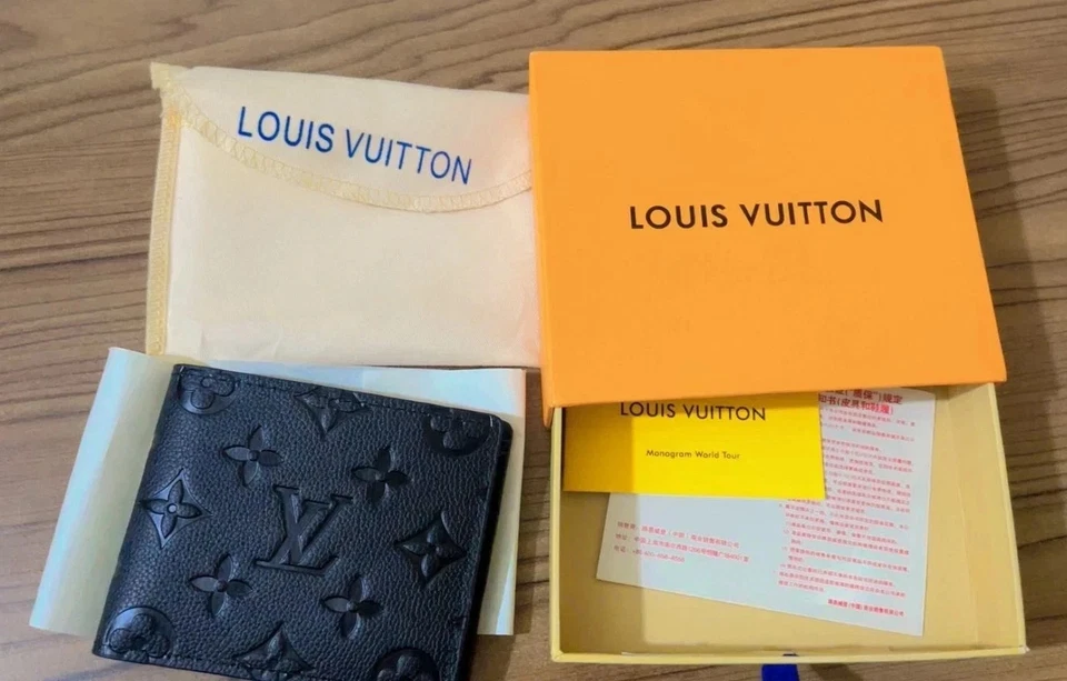 Louis Vuitton Black Men's Monogram Multiple Fold Wallet Louis Vuitton Black Men's Monogram Multiple Fold Wallet